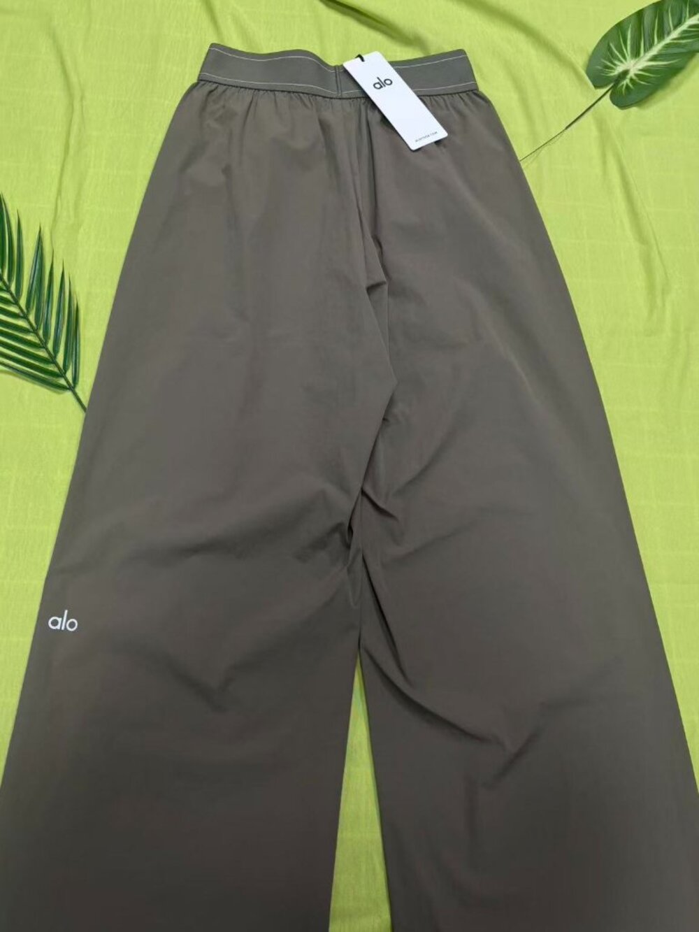 Alo Yoga Suit Up Trouser in Olive size XXS/XS(Regular fit)30-inch inseam🤍 - Picture 5 of 9